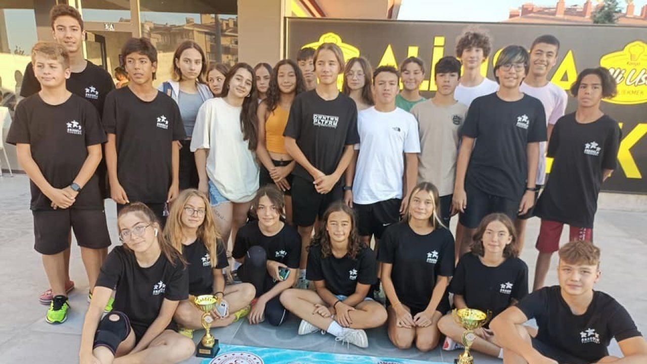 Analig yüzme Türkiye finallerinde Denizli karması tarih yazdı