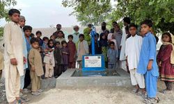 Mezuniyet anısına Pakistan’da su kuyusu açtırdılar