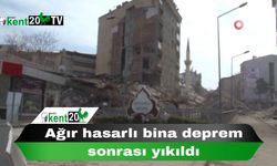 Ağır hasarlı bina deprem sonrası yıkıldı