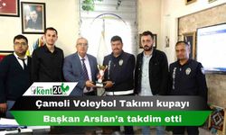 Çameli Voleybol Takımı kupayı Başkan Arslan’a takdim etti