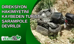 Direksiyon hakimiyetini kaybeden turist şarampole devrildi