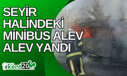 Seyir halindeki minibüs alev alev yandı