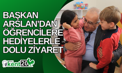 BAŞKAN ARSLAN’DAN ÖĞRENCİLERE HEDİYELERLE DOLU ZİYARET