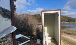 Yayla gölündeki mobil tuvaletlerin bakımsız hali tepki topladı