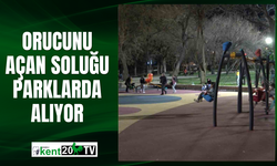 Orucunu açan soluğu parklarda alıyor