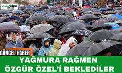 Yağmura Rağmen Özgür Özel’i Beklediler
