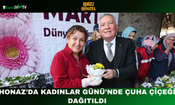 Honaz’da Kadınlar Günü’nde Çuha Çiçeği Dağıtıldı