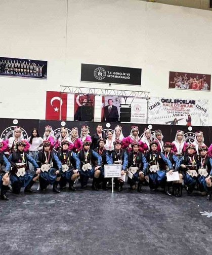 Denizli’den Halk Oyunları Yarışmasına Damga Vuran Performans