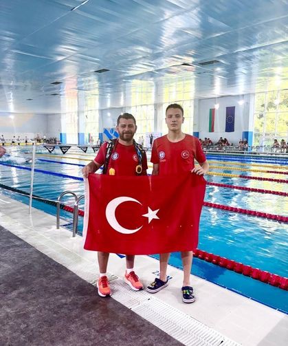Denizli Büyükşehir'in Yüzücülerinden 8 Altın Madalya
