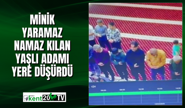 Minik yaramaz namaz kılan yaşlı adamı yere düşürdü