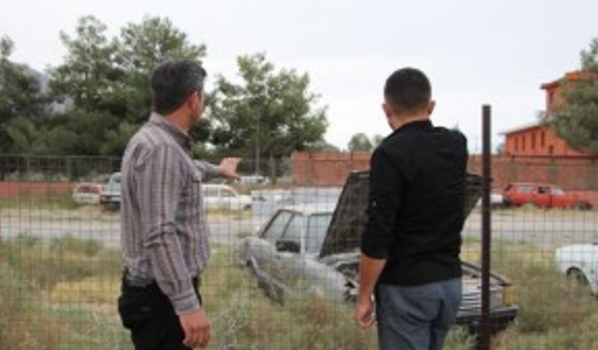 Yediemin kendisine emanet edilen araçları satıp borcunu ödedi