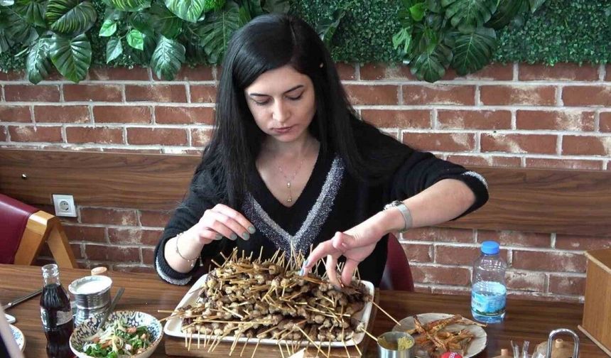 Denizli’de 52 kiloluk kadından yeme rekoru