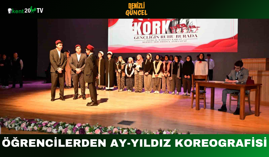Öğrencilerden Ay-Yıldız Koreografisi