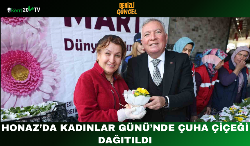 Honaz’da Kadınlar Günü’nde Çuha Çiçeği Dağıtıldı