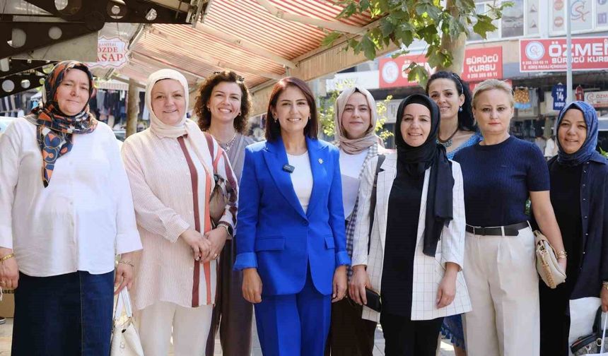 AK Parti Kadın Kolları Bayramyeri esnafını dinledi